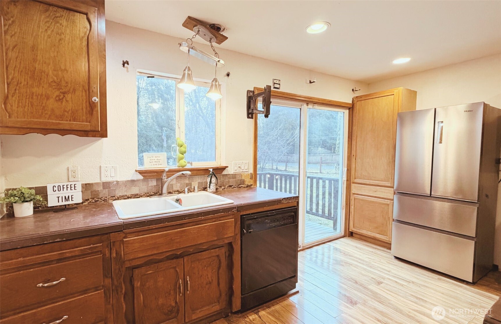 7525 N Center Court , Concrete, WA 98237