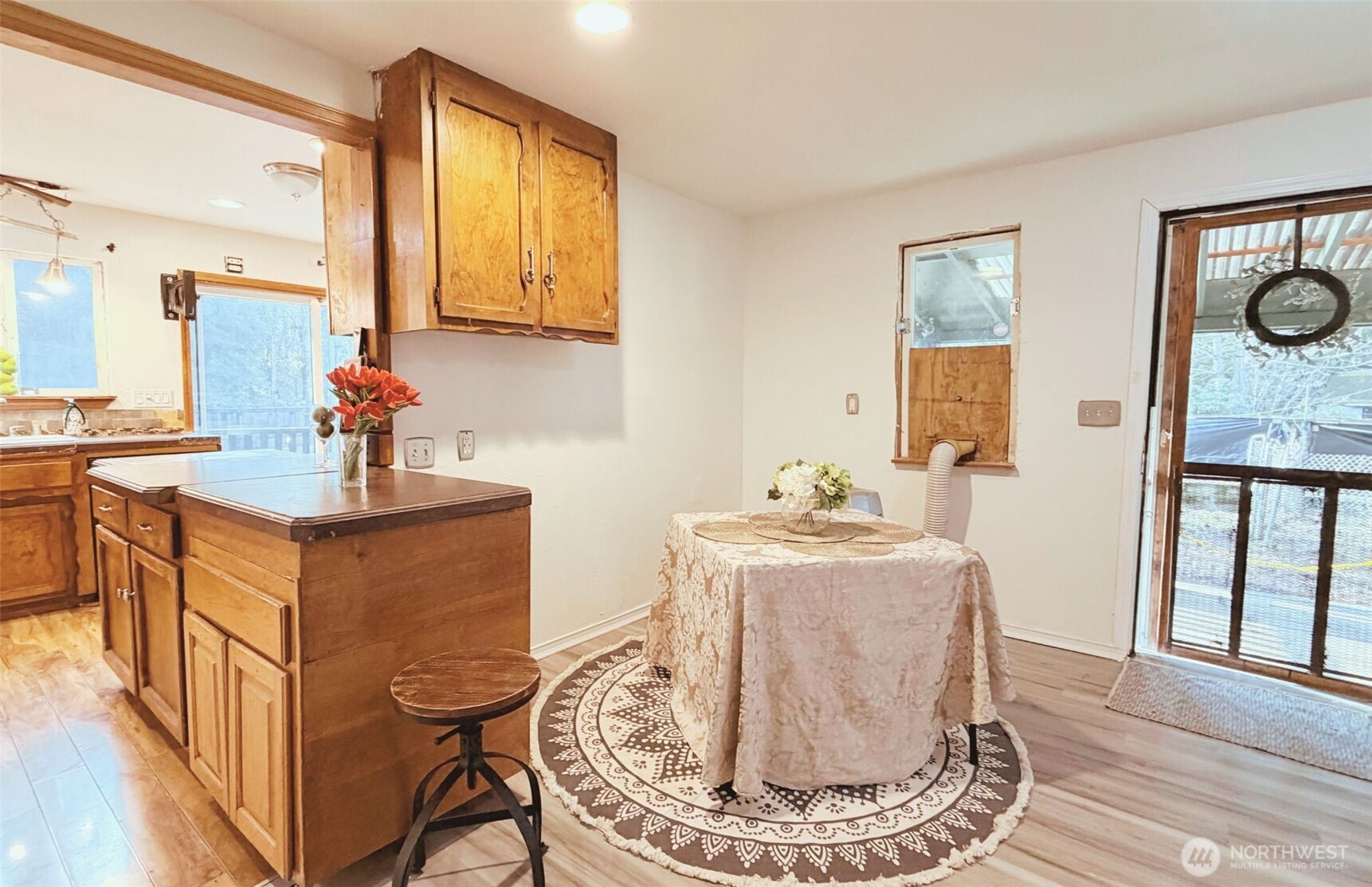 7525 N Center Court , Concrete, WA 98237