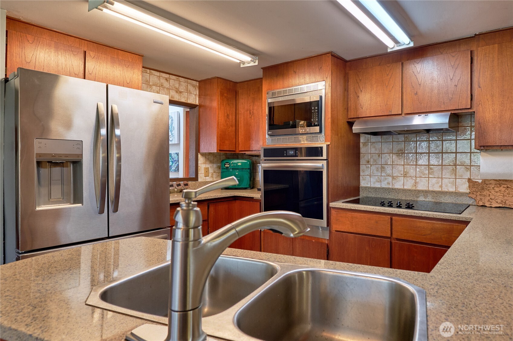 4064 Pipeline Road , Blaine, WA 98230-9745