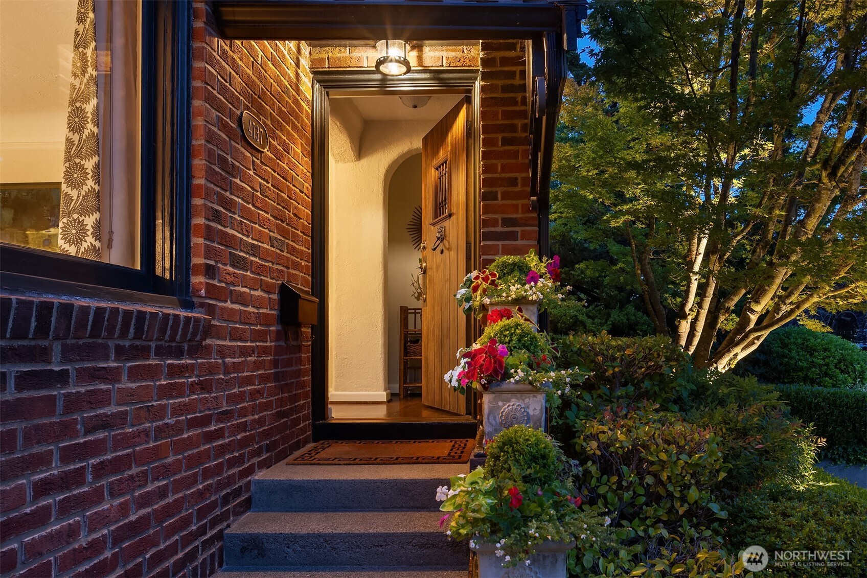 4737 46th Avenue NE, Seattle, WA 98105