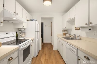 7021 Sand Point Way NE #B305, Seattle, WA 98115 - Photo 11