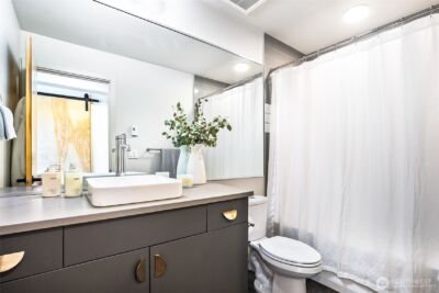 3220 Franklin Avenue E, Seattle, WA 98102 - Photo 12