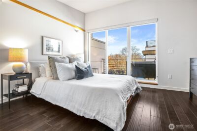 3220 Franklin Avenue E, Seattle, WA 98102 - Photo 8