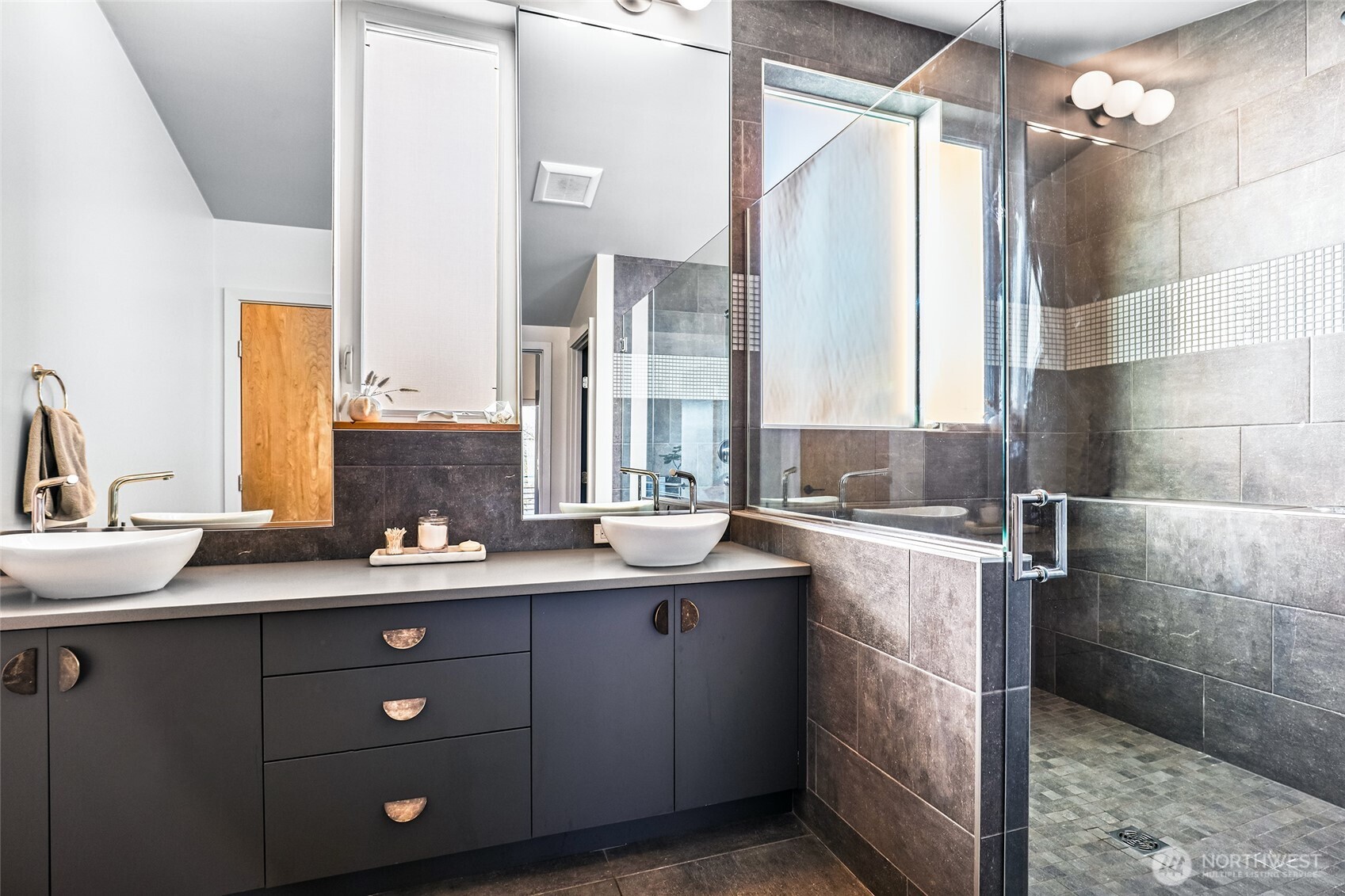 3220 Franklin Avenue E, Seattle, WA 98102