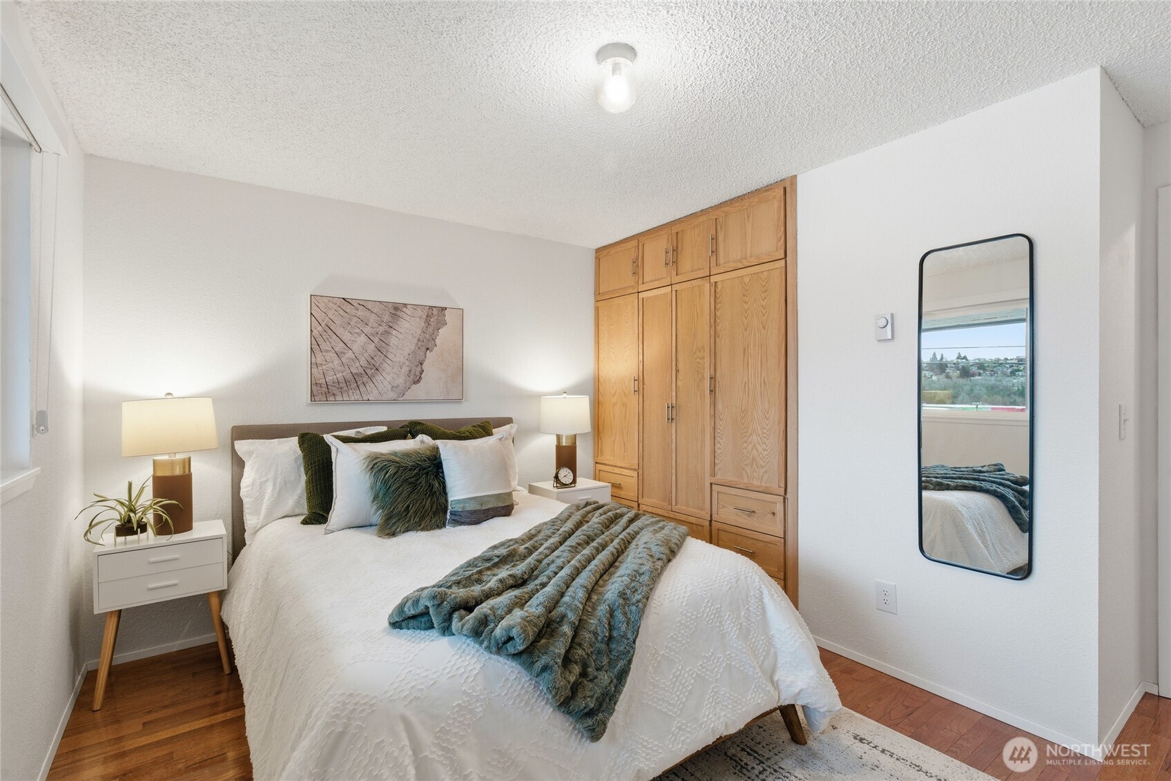 2034 14th Ave W #302, Seattle, WA 98119