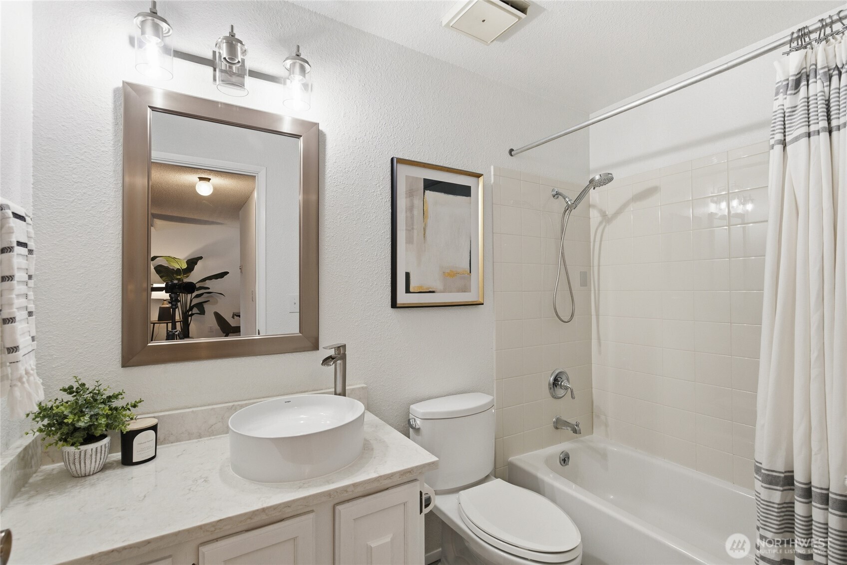 2034 14th Ave W #302, Seattle, WA 98119