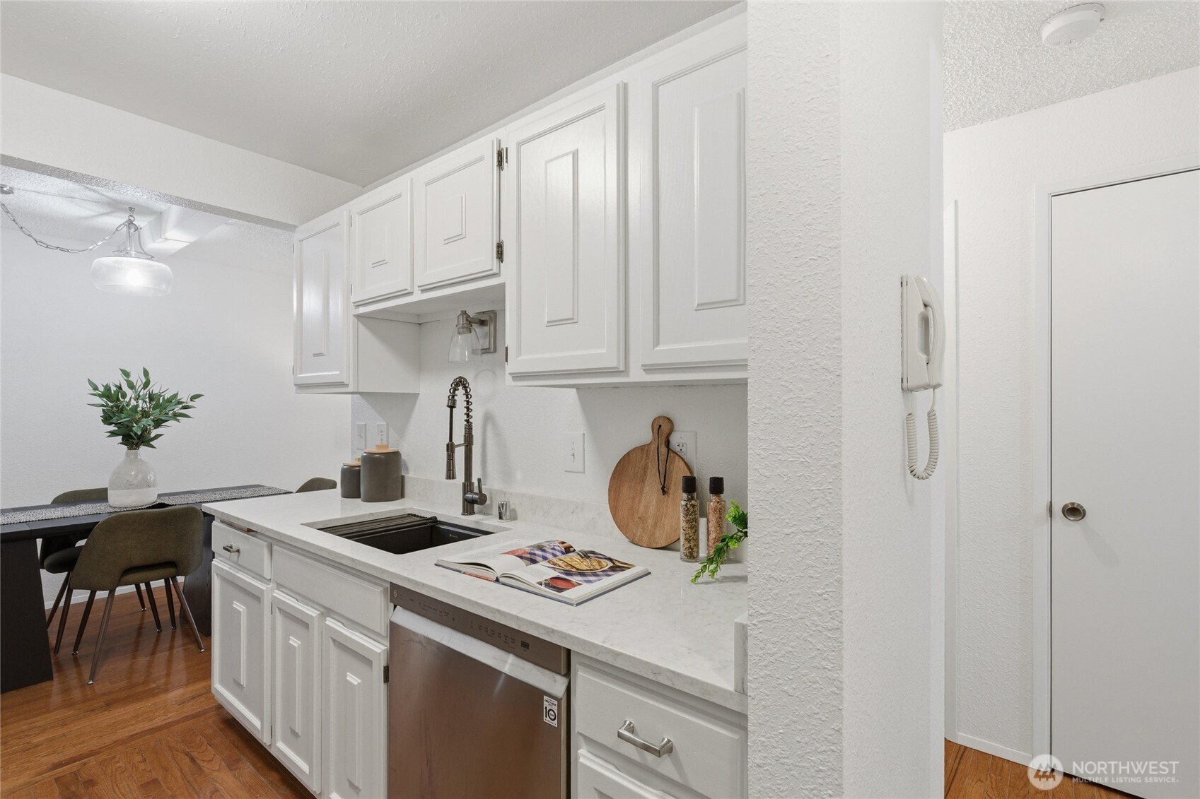 2034 14th Ave W #302, Seattle, WA 98119