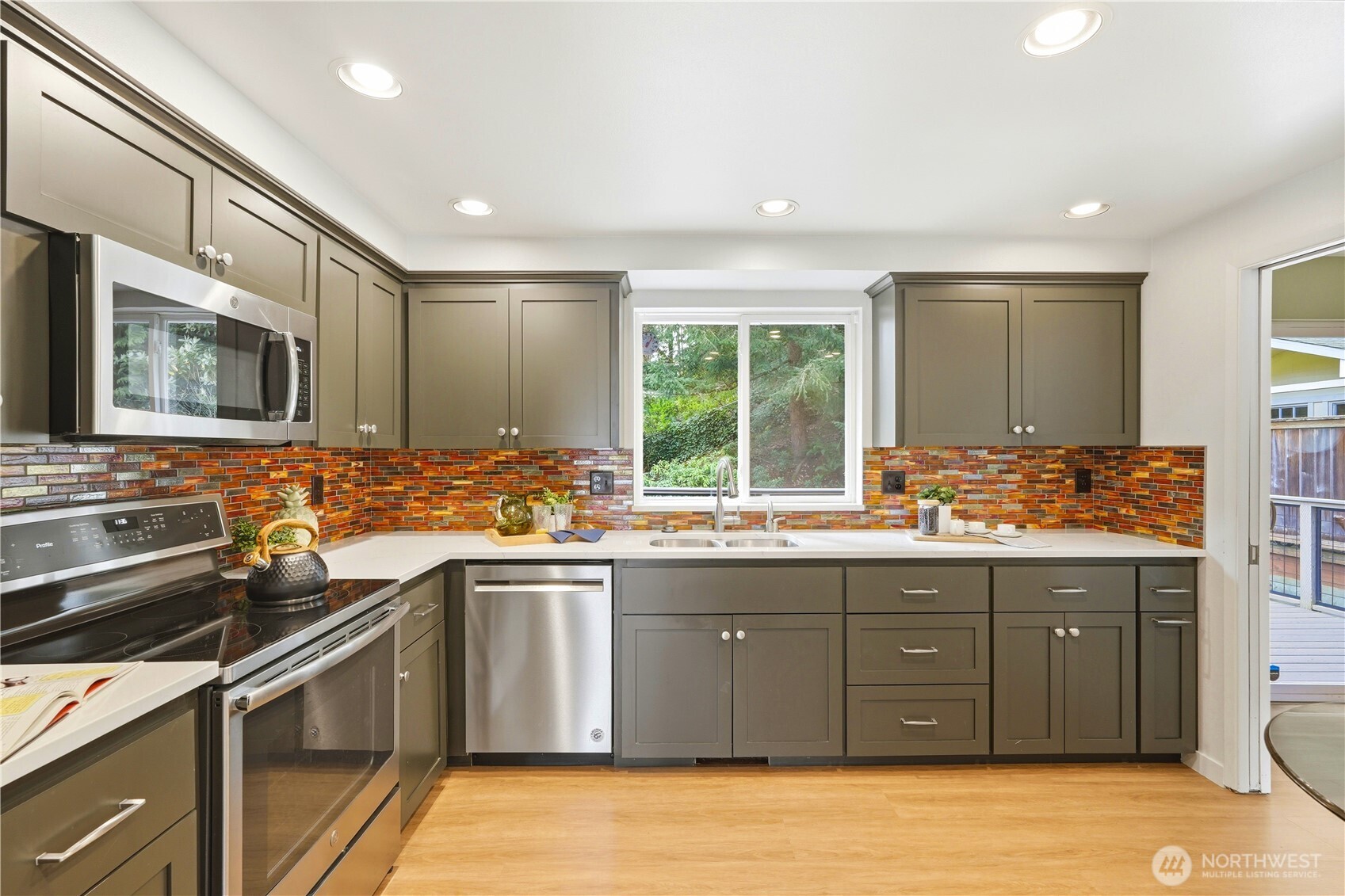 1229 NW 201st Street , Shoreline, WA 98177