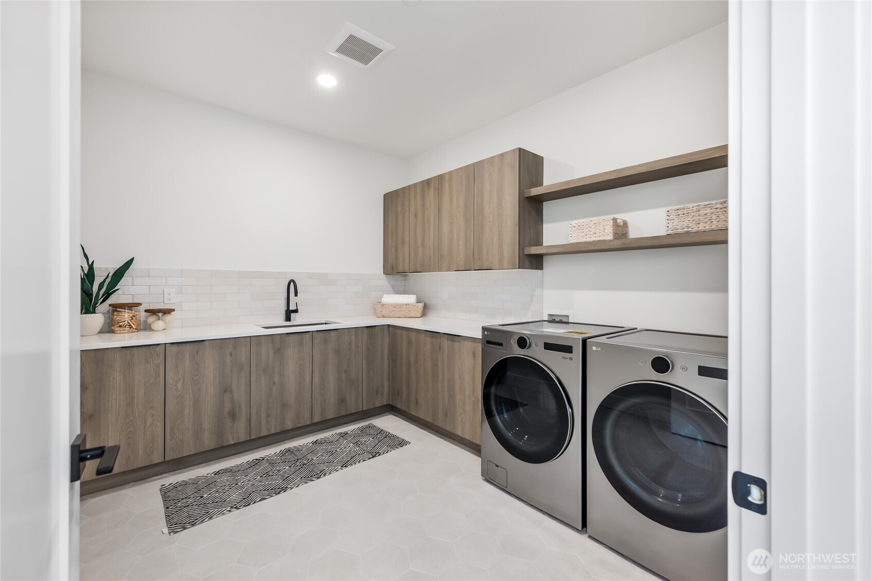 10204 NE 43rd Street , Kirkland, WA 98033