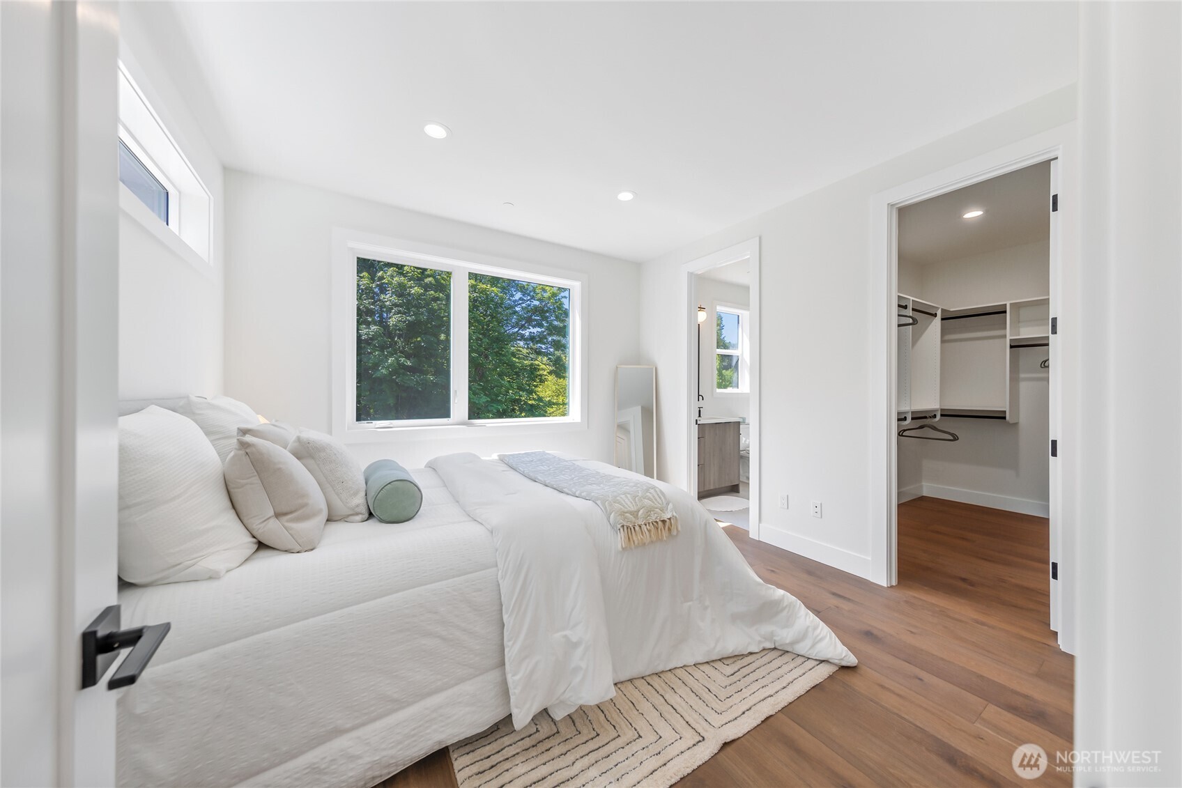 10204 NE 43rd Street , Kirkland, WA 98033