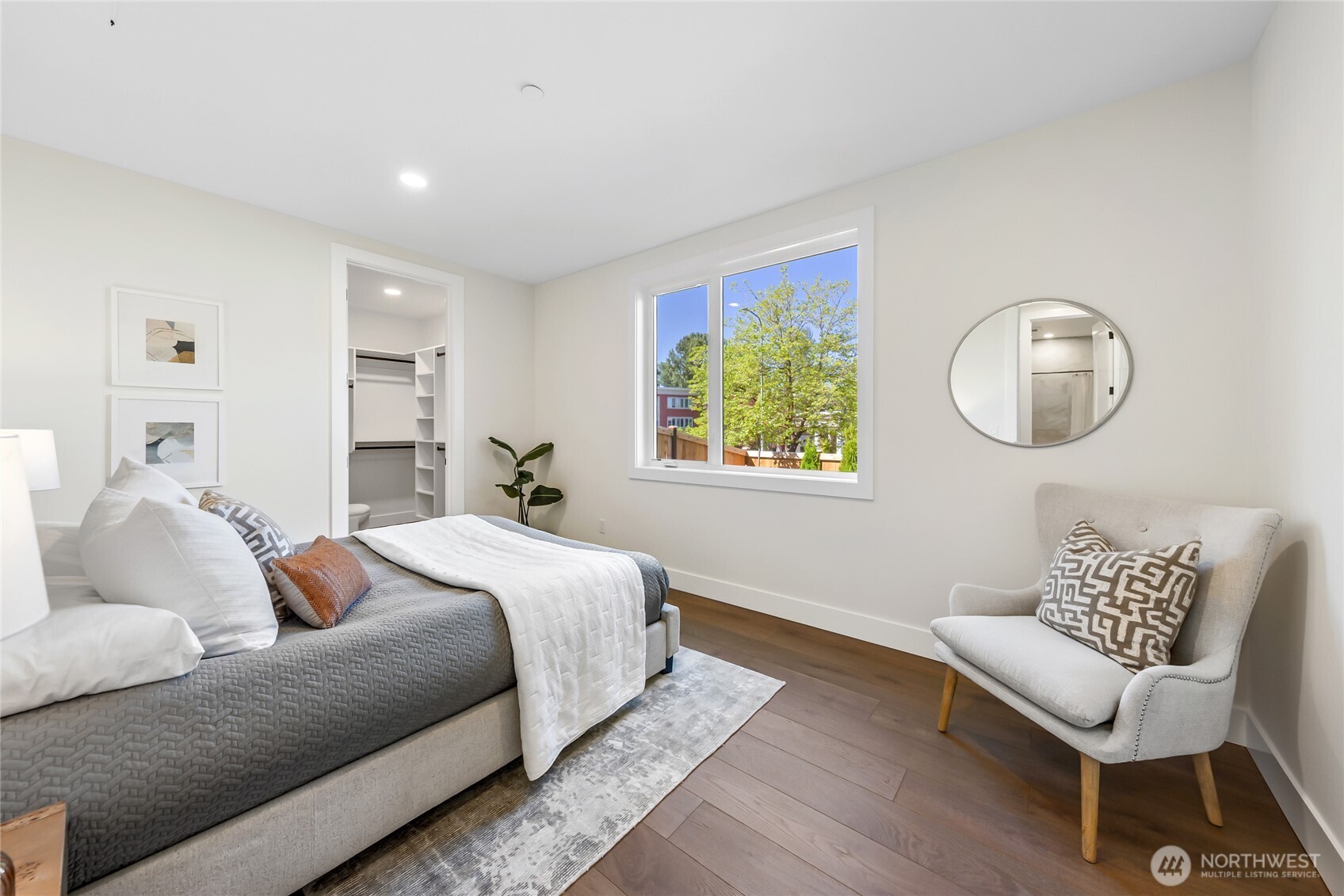 10204 NE 43rd Street , Kirkland, WA 98033