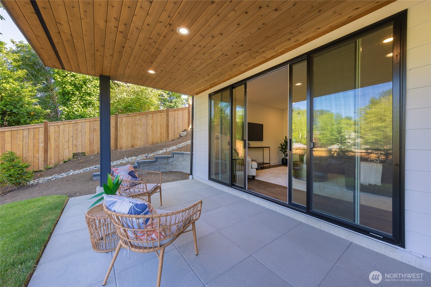 10204 NE 43rd Street , Kirkland, WA 98033