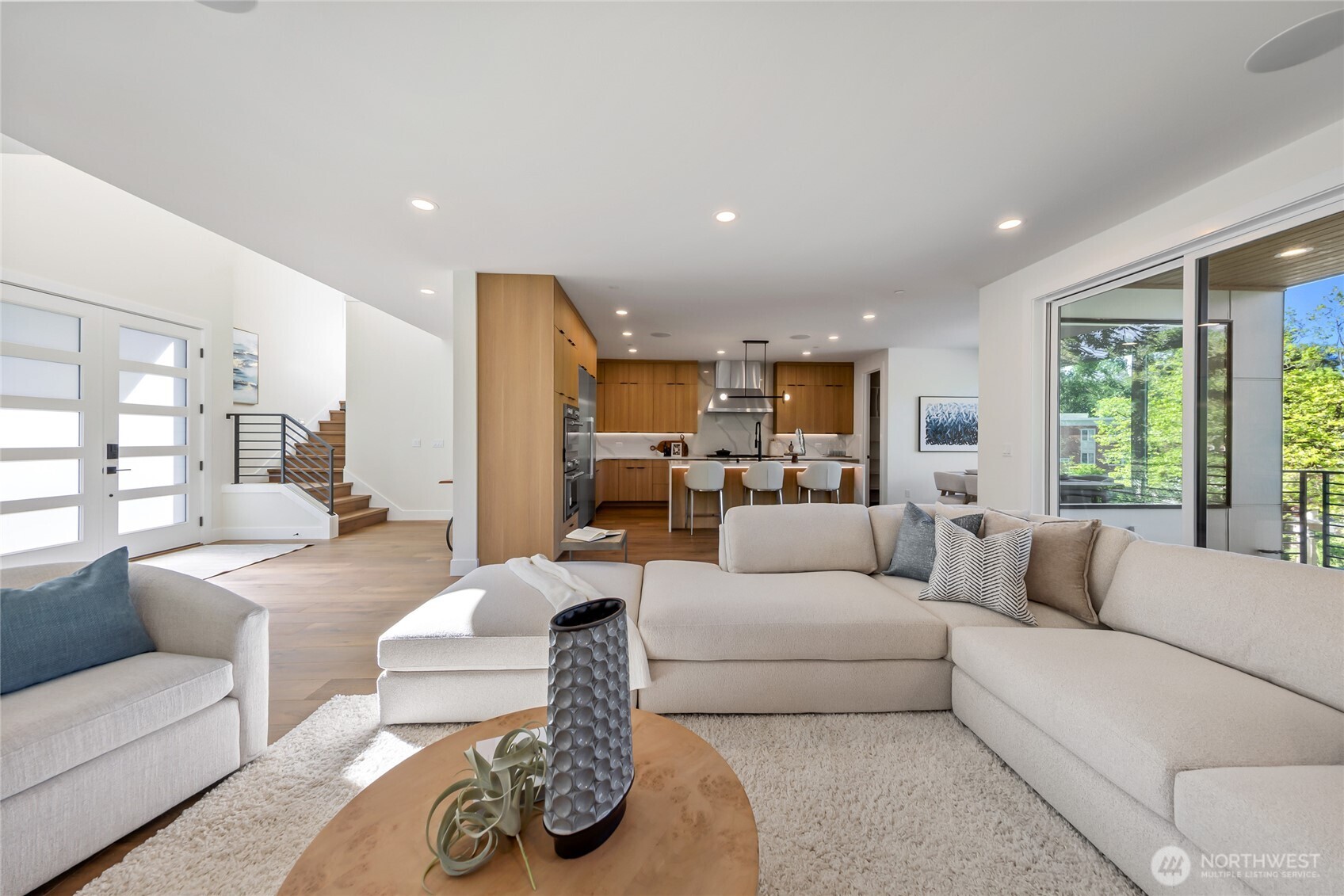 10204 NE 43rd Street , Kirkland, WA 98033