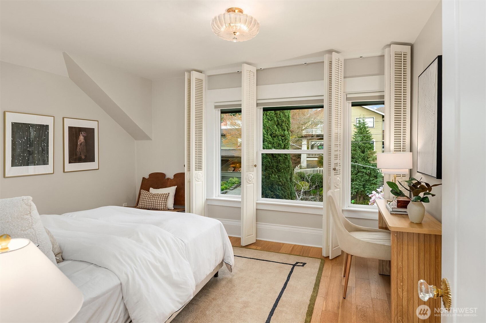 2307 Broadway E, Seattle, WA 98102