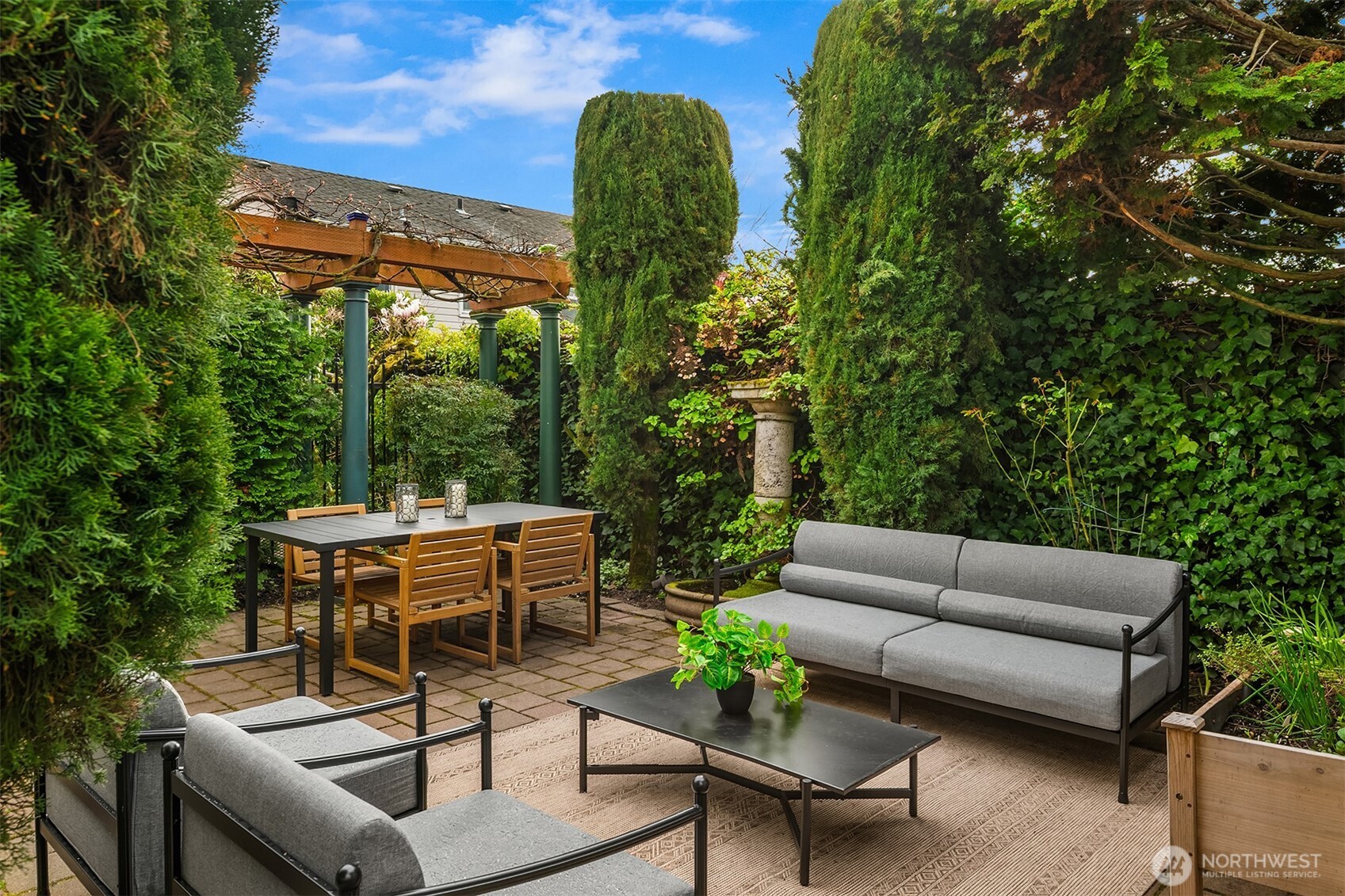 2307 Broadway E, Seattle, WA 98102