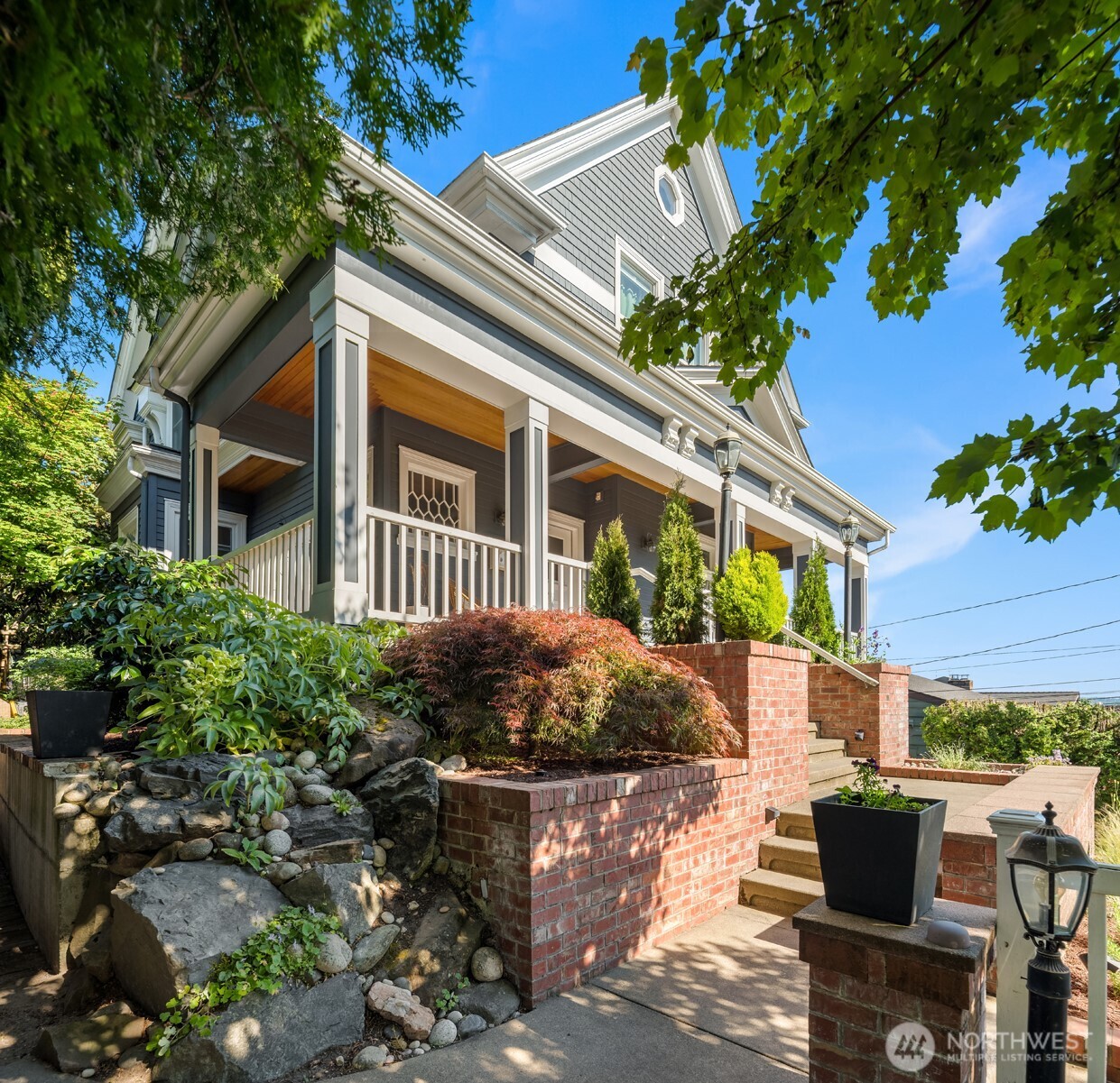 1012 2nd Avenue W, Seattle, WA 98119-3515