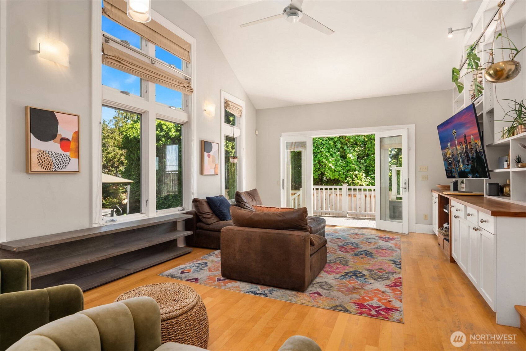 1012 2nd Avenue W, Seattle, WA 98119-3515