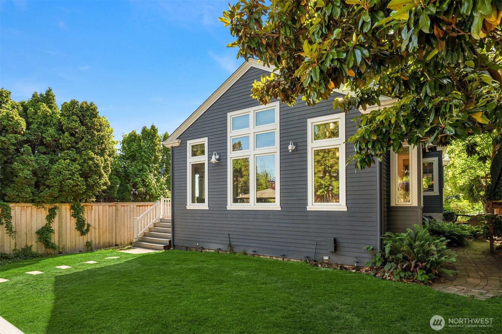 1012 2nd Avenue W, Seattle, WA 98119-3515