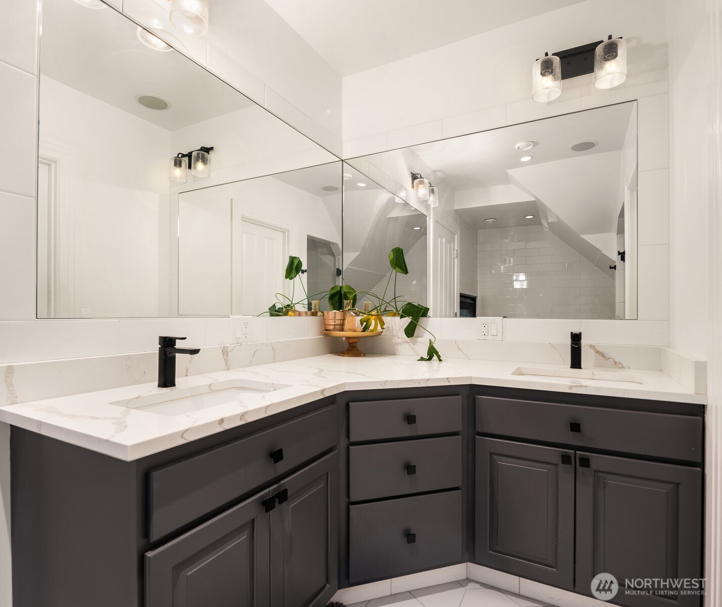 1012 2nd Avenue W, Seattle, WA 98119-3515