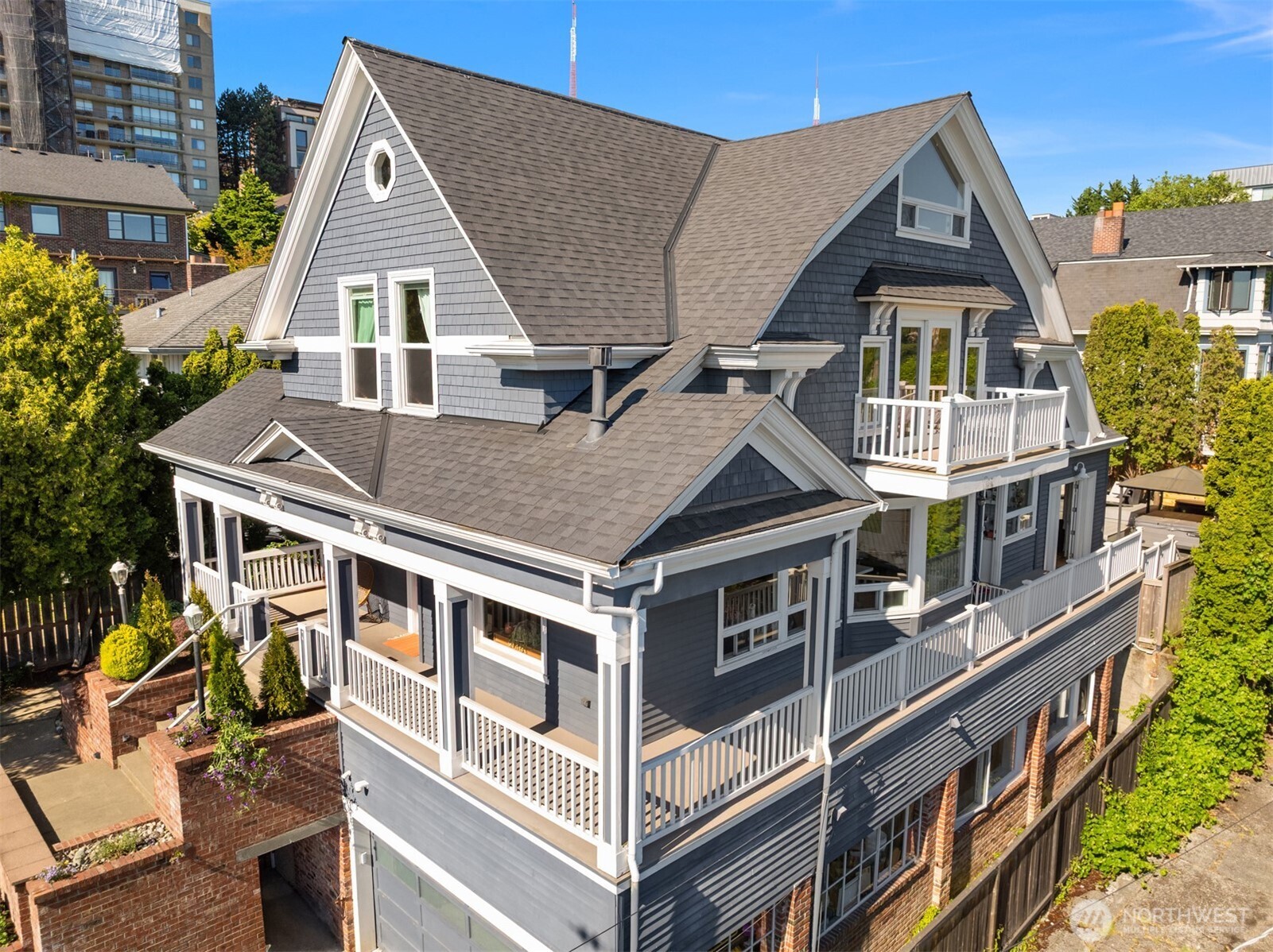 1012 2nd Avenue W, Seattle, WA 98119-3515