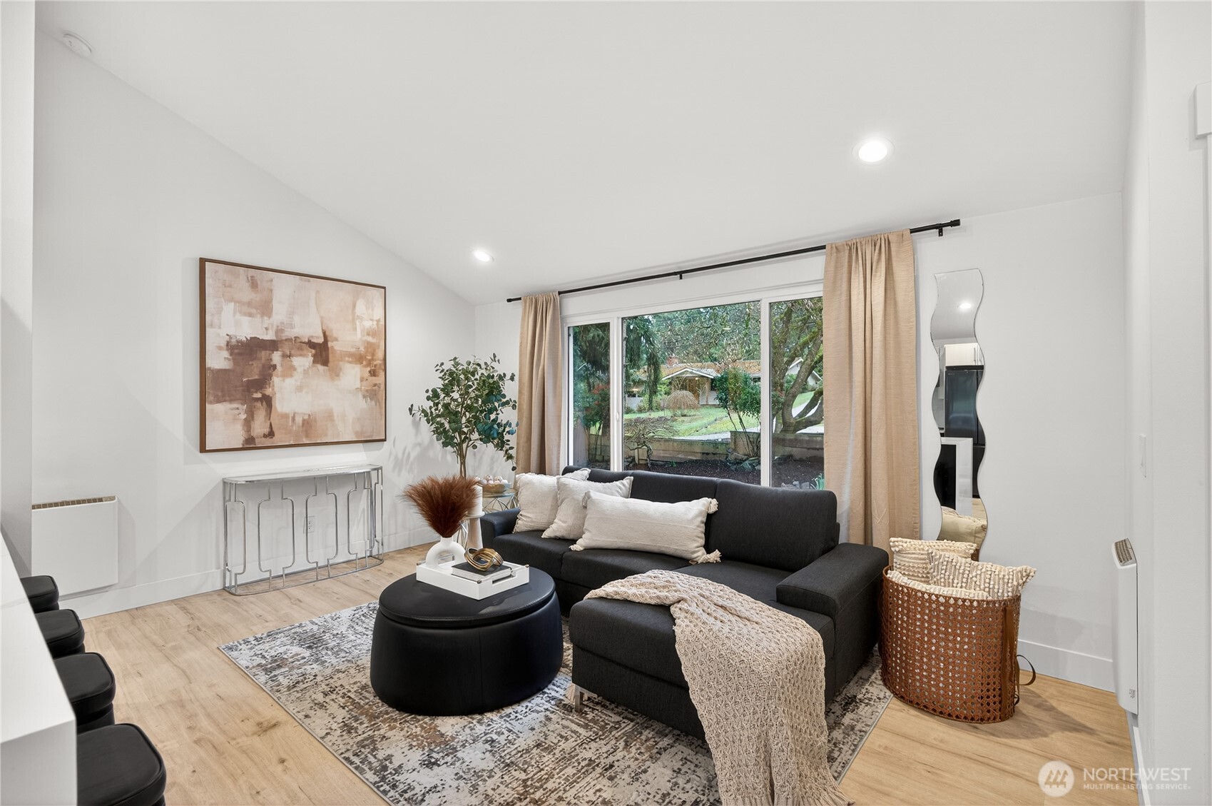 14551 Ashworth Avenue N, Shoreline, WA 98133