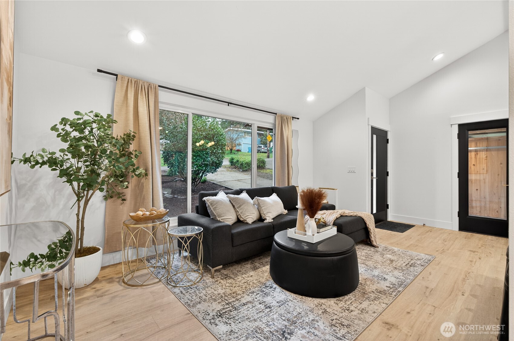 14551 Ashworth Avenue N, Shoreline, WA 98133