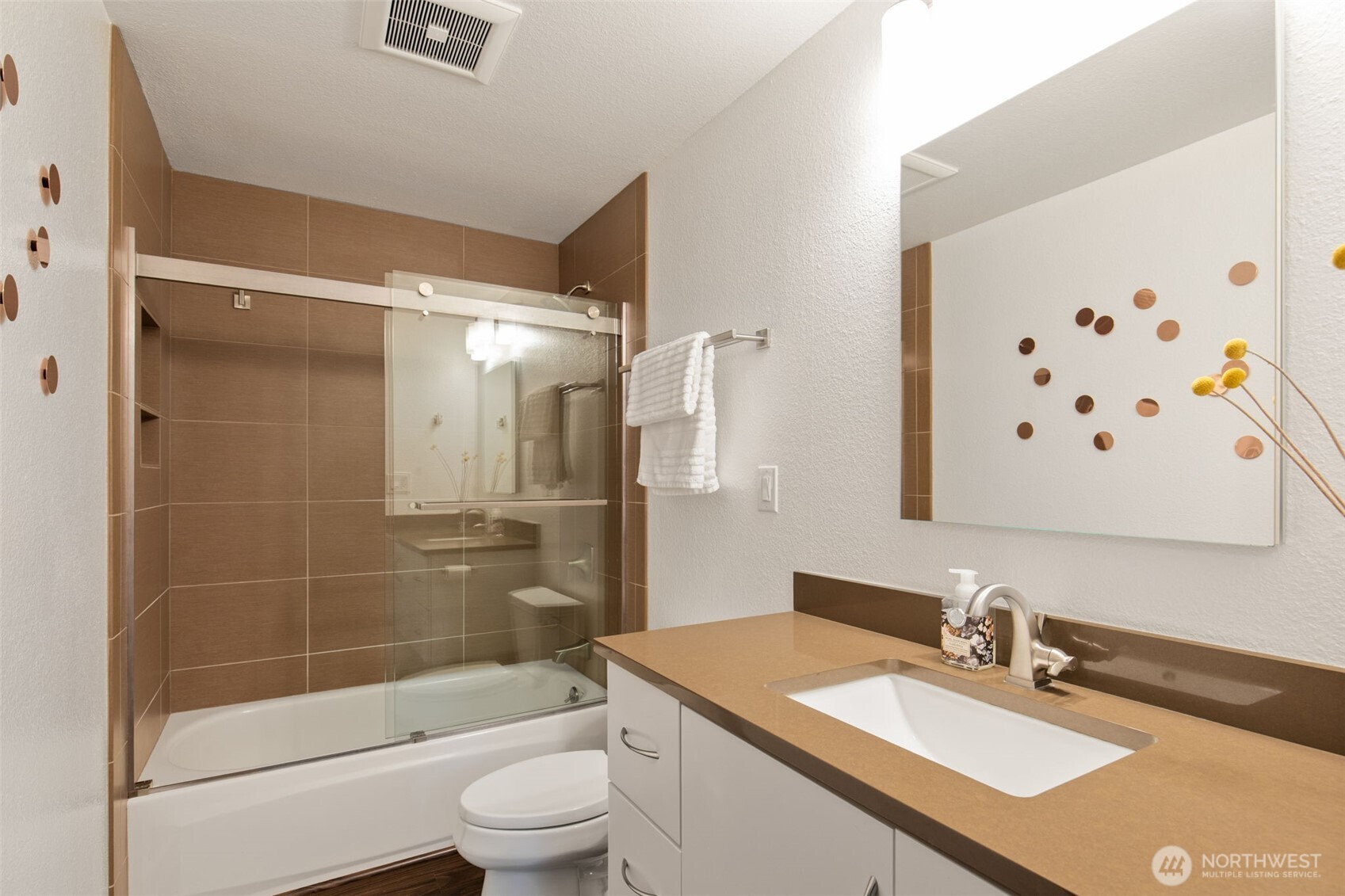 24827 13th Avenue S, Des Moines, WA 98198