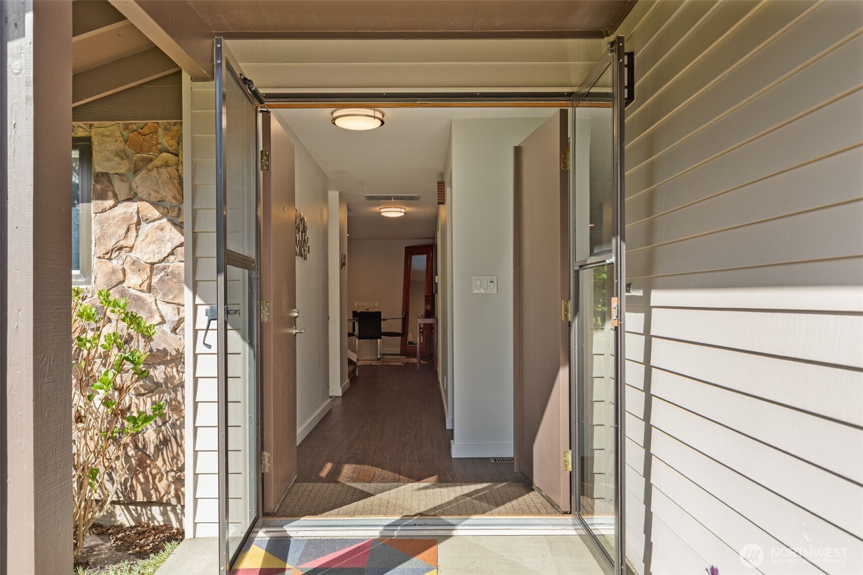 24827 13th Avenue S, Des Moines, WA 98198