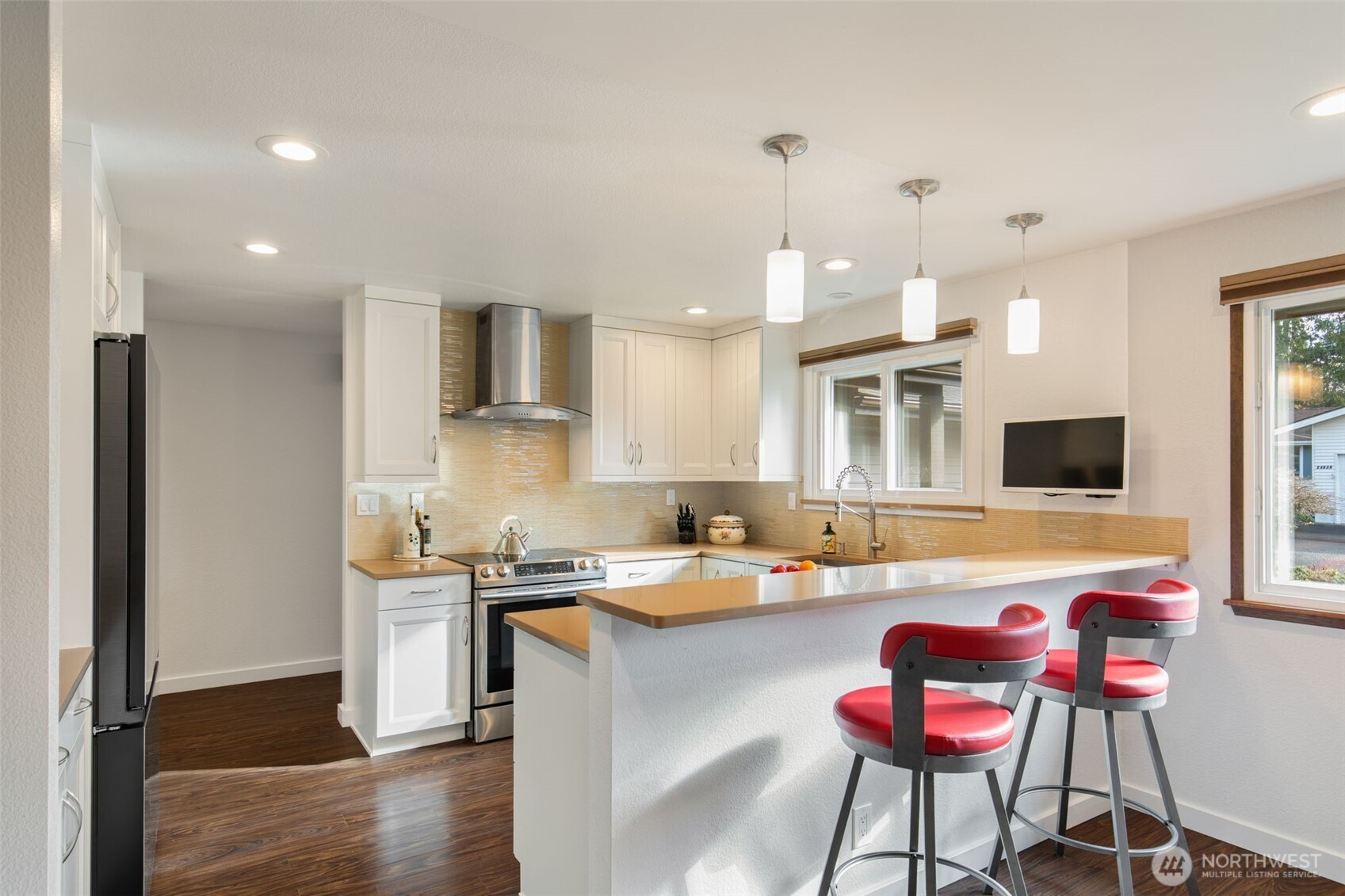 24827 13th Avenue S, Des Moines, WA 98198