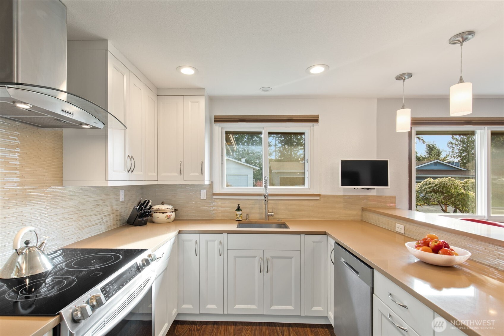 24827 13th Avenue S, Des Moines, WA 98198