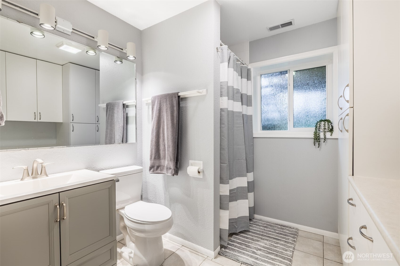 25650 44th Avenue S, Kent, WA 98032