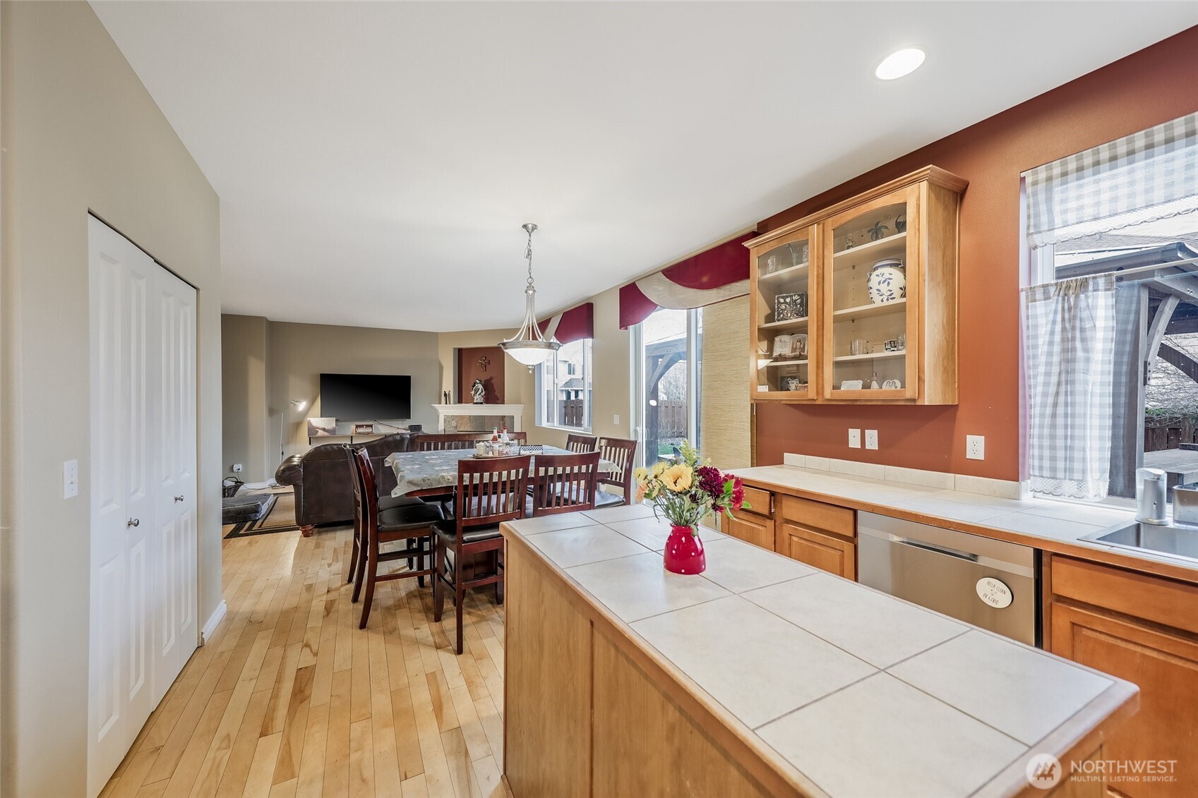 24524 SE 278th Street , Maple Valley, WA 98038