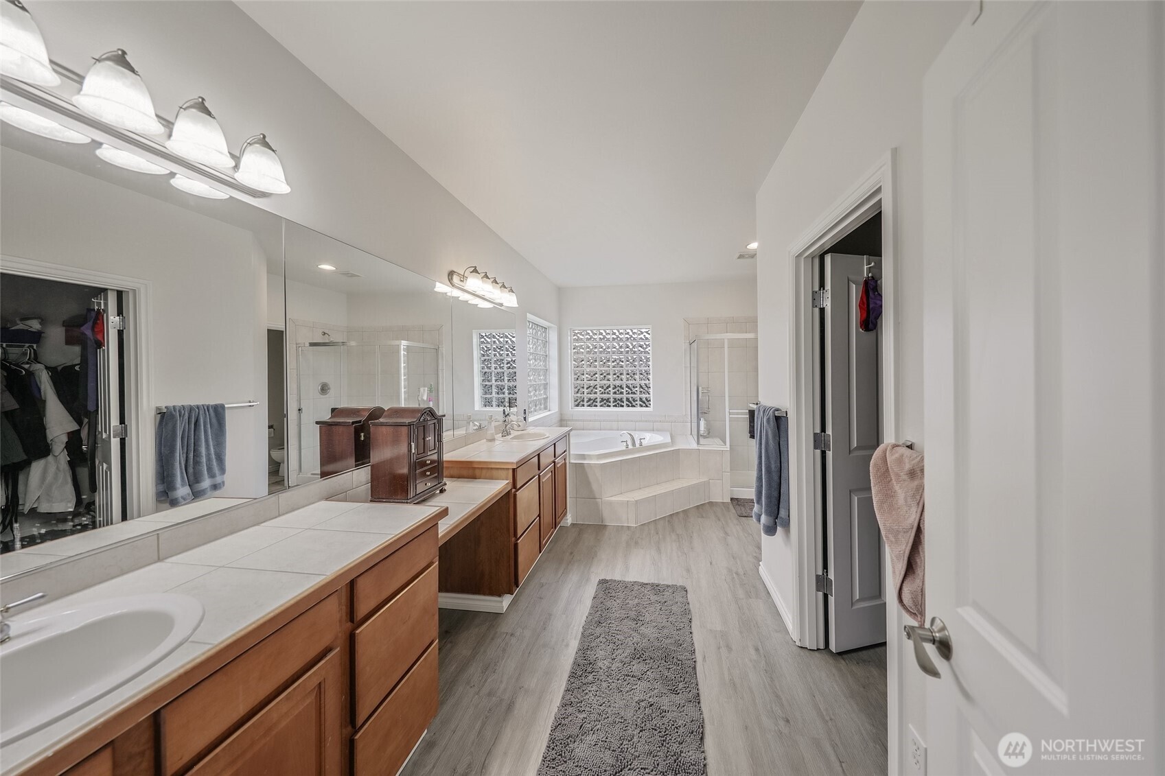 24524 SE 278th Street , Maple Valley, WA 98038