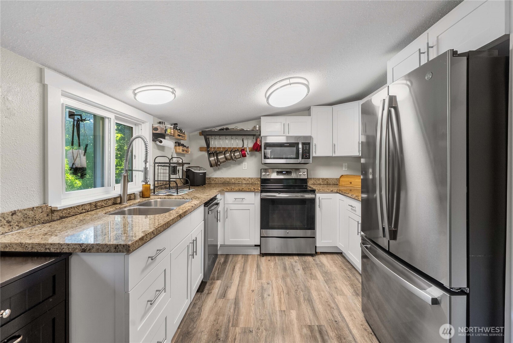 1251 S 230th Street , Des Moines, WA 98198