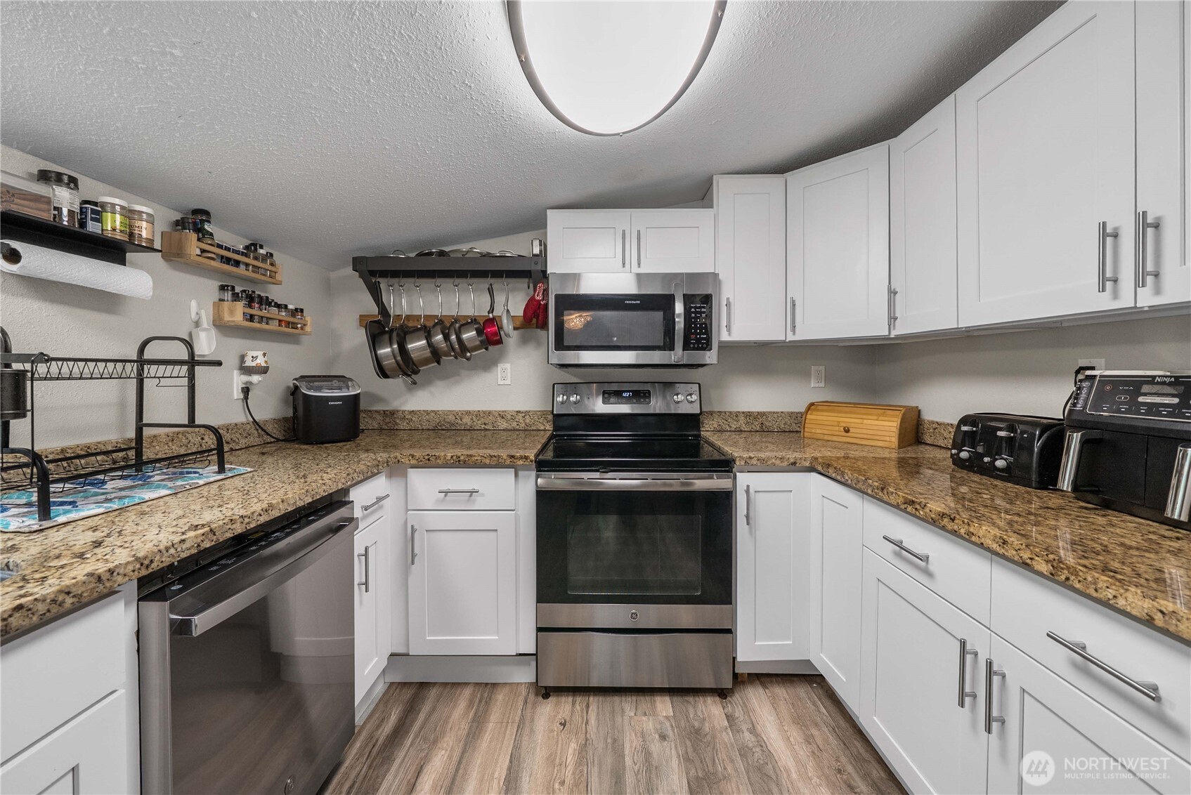 1251 S 230th Street , Des Moines, WA 98198