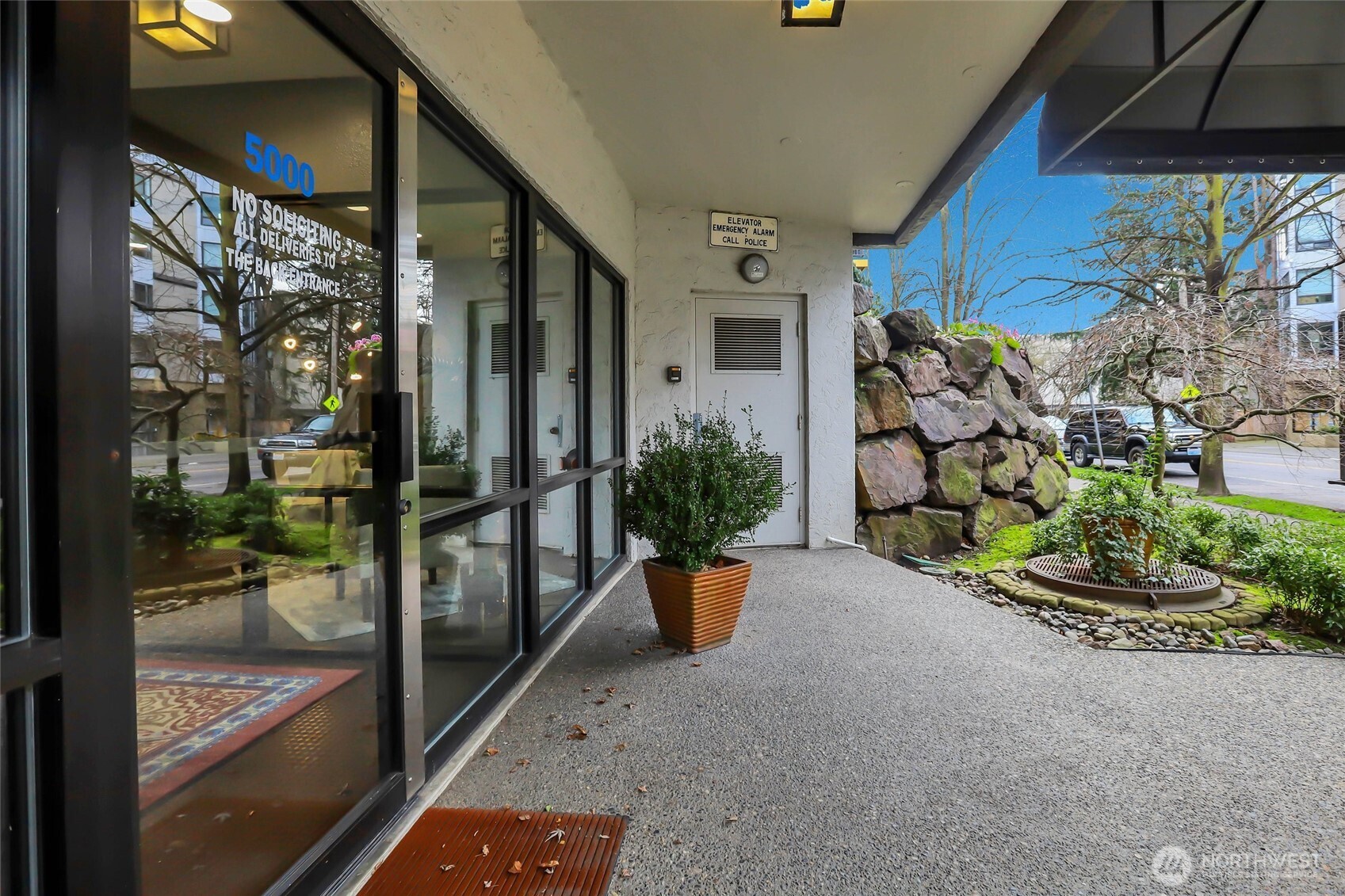 5000 California Avenue SW #406, Seattle, WA 98136