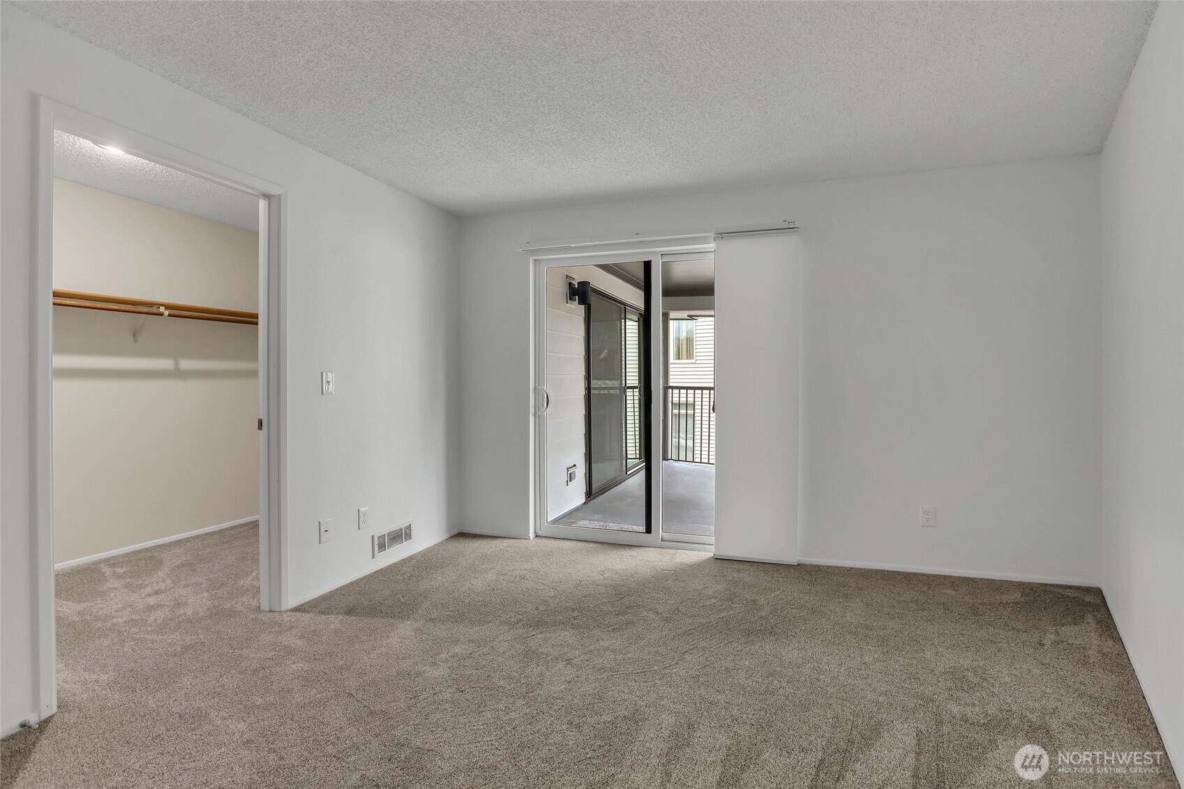 5000 California Avenue SW #406, Seattle, WA 98136