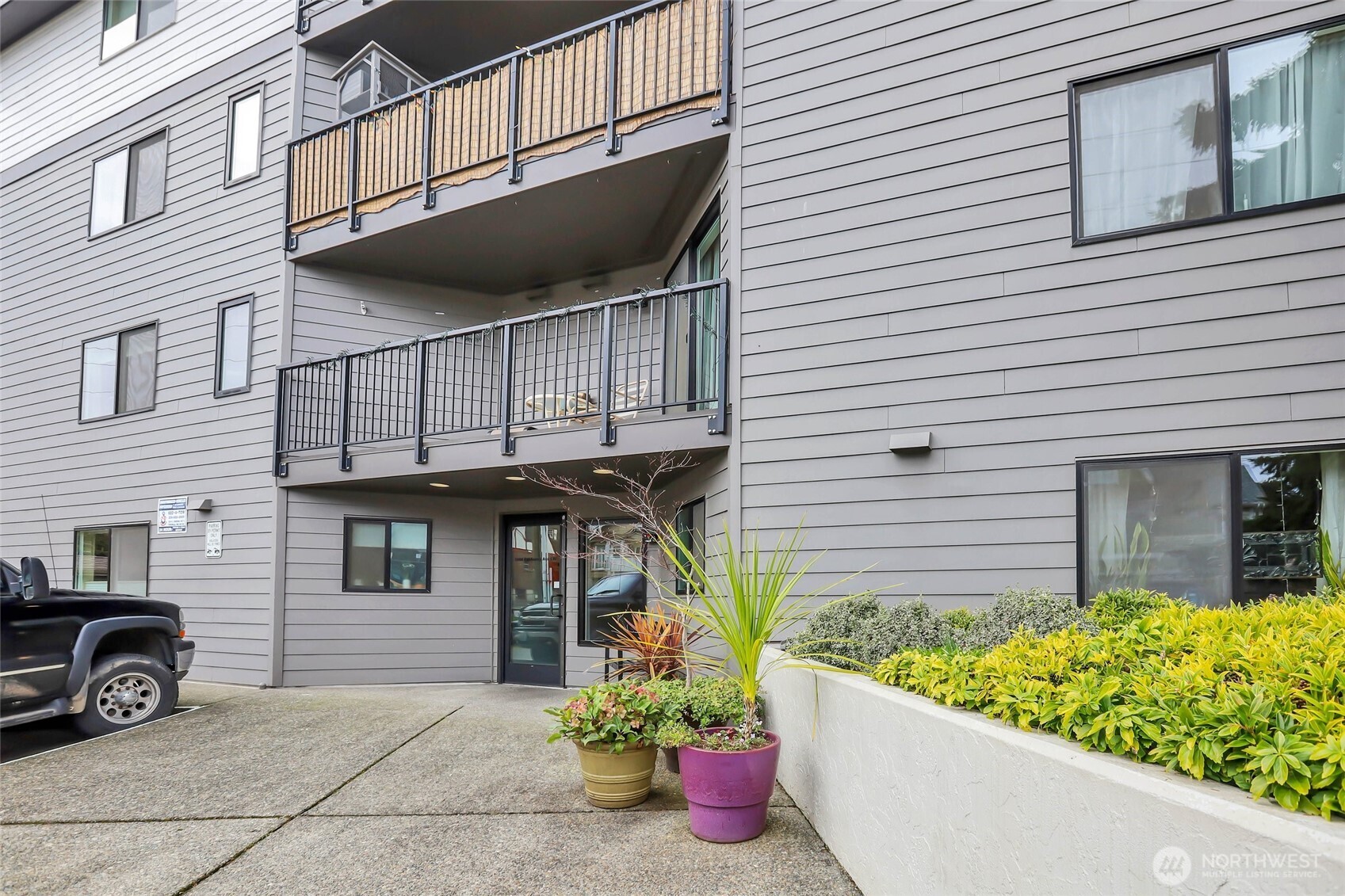 5000 California Avenue SW #406, Seattle, WA 98136