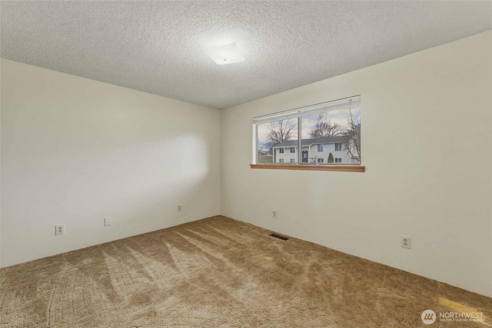 305 NE A Street , College Place, WA 99324