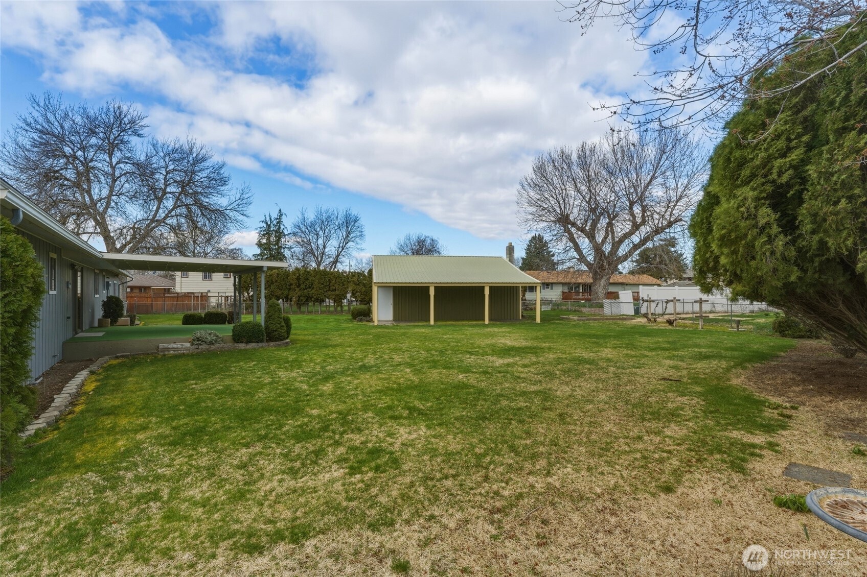 305 NE A Street , College Place, WA 99324