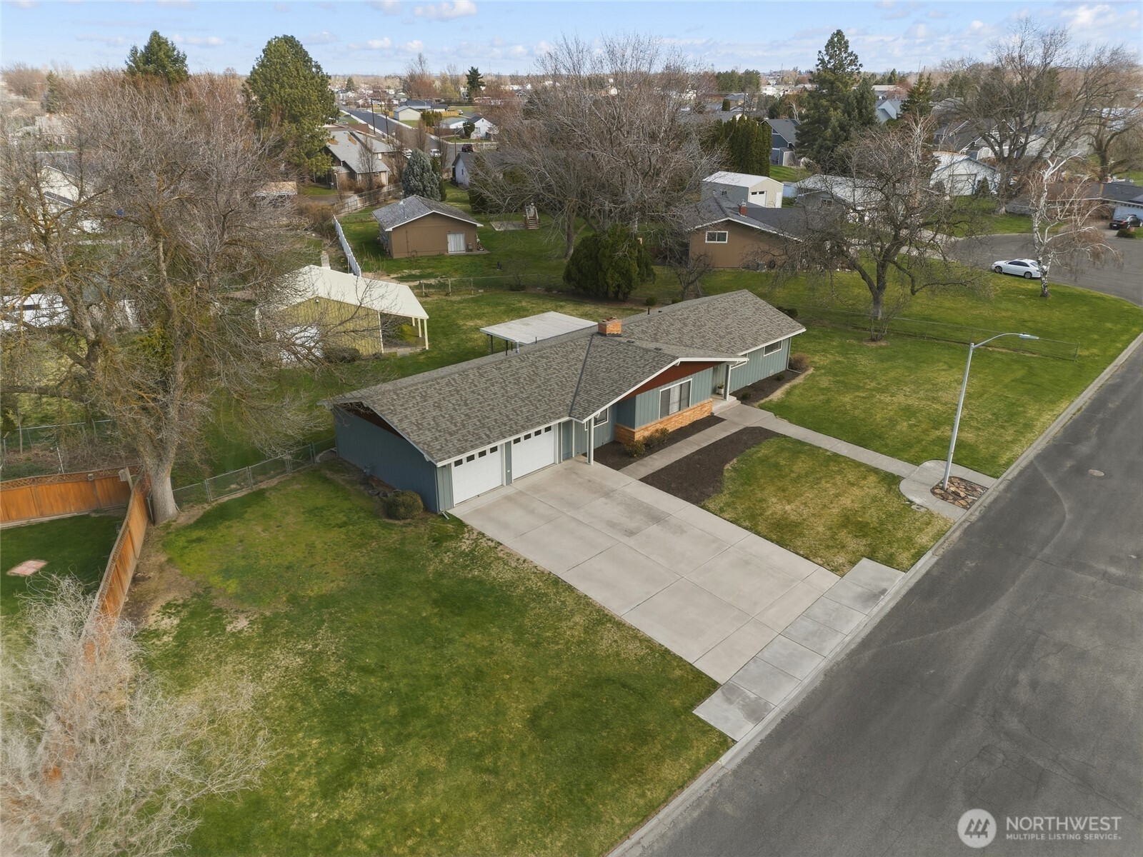 305 NE A Street , College Place, WA 99324