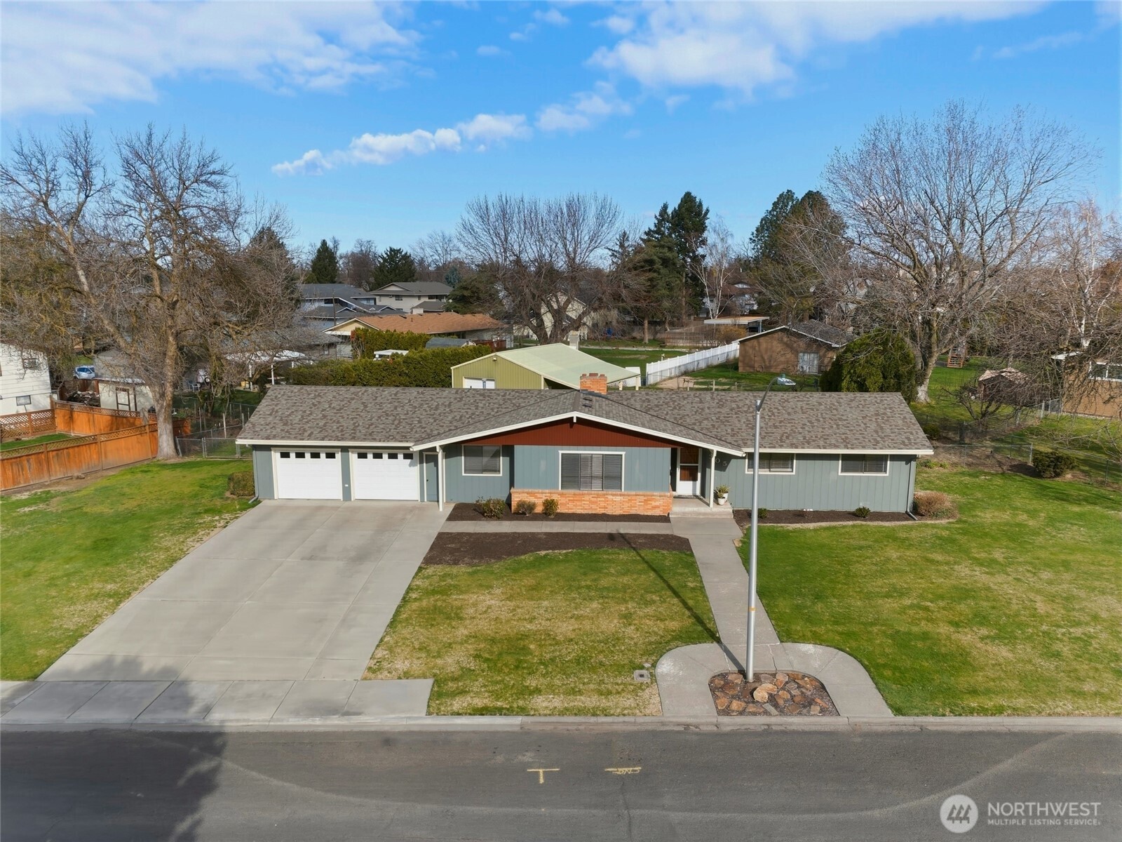 305 NE A Street , College Place, WA 99324