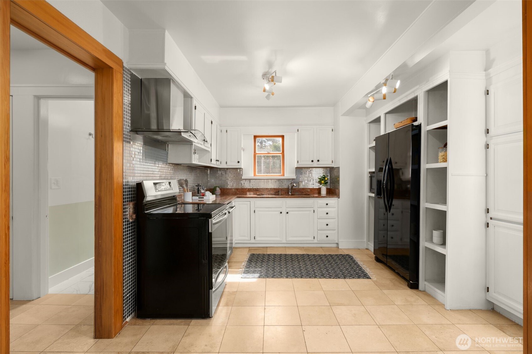 5009 S Alaska Street , Seattle, WA 98118