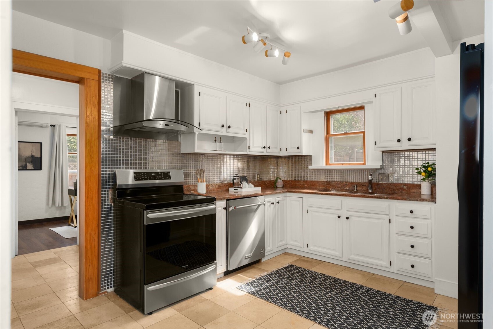 5009 S Alaska Street , Seattle, WA 98118