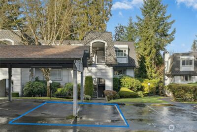 9904 NE 142nd Place #C302, Kirkland, WA 98034