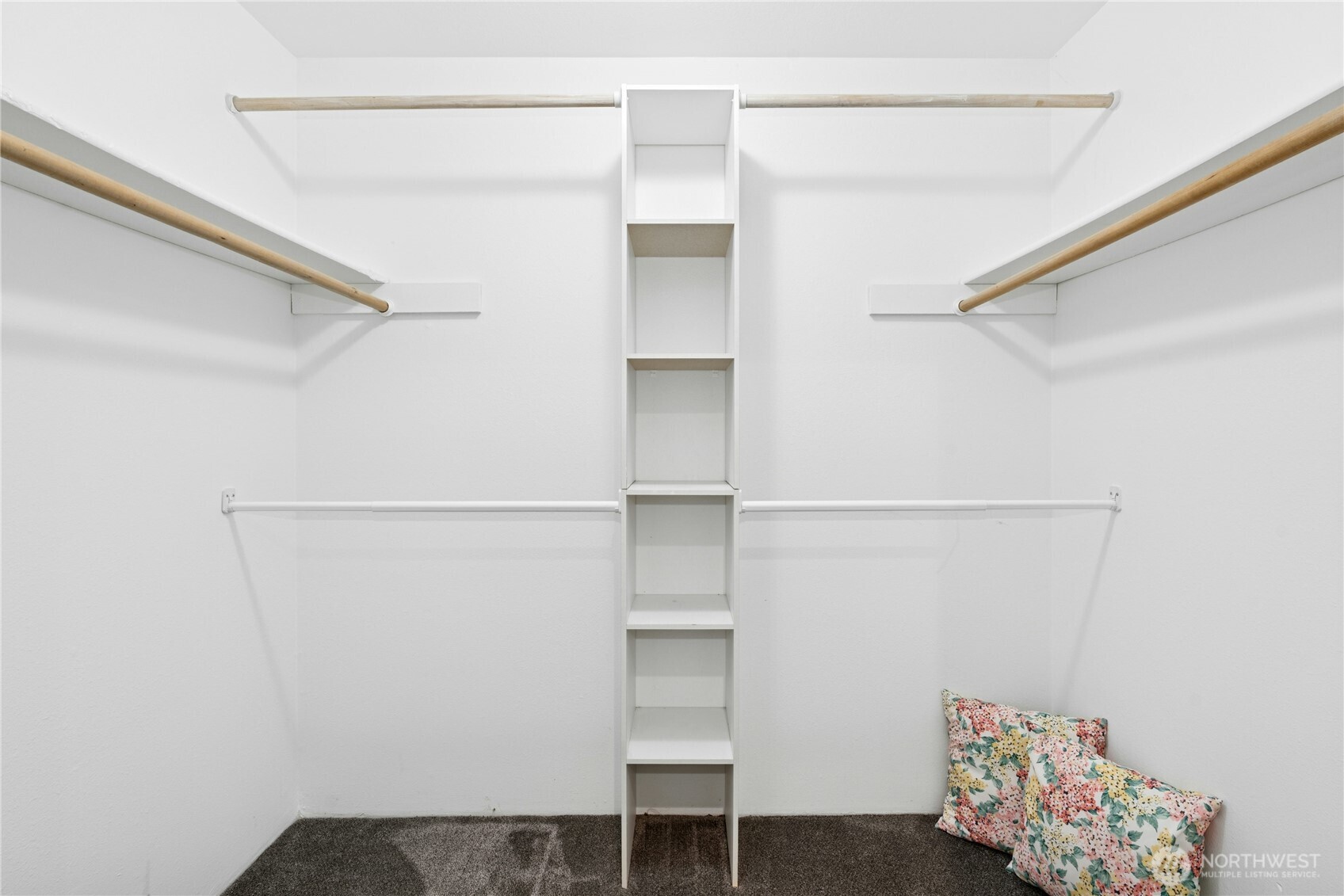 9904 NE 142nd Place #C302, Kirkland, WA 98034