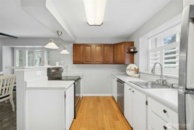9904 NE 142nd Place #C302, Kirkland, WA 98034 - Photo 2