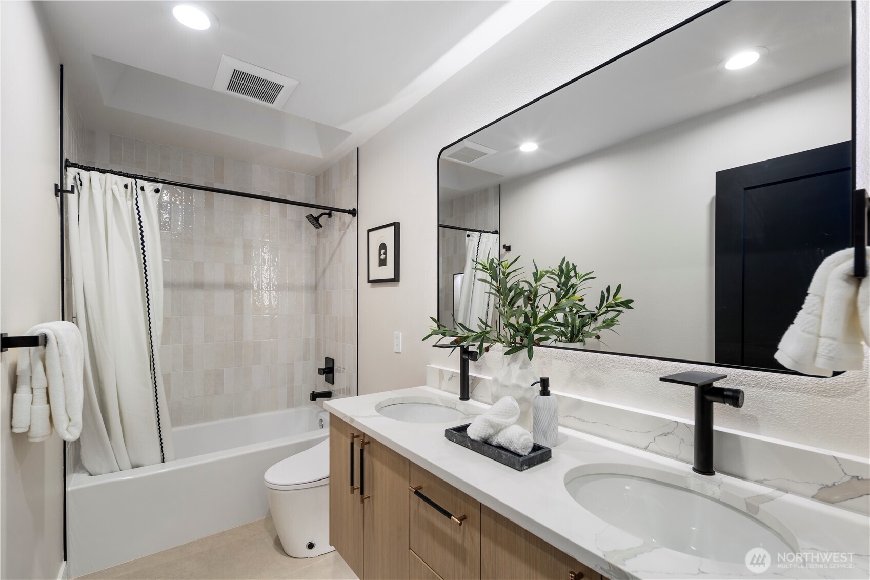 22439 SE 313th Place , Black Diamond, WA 98010