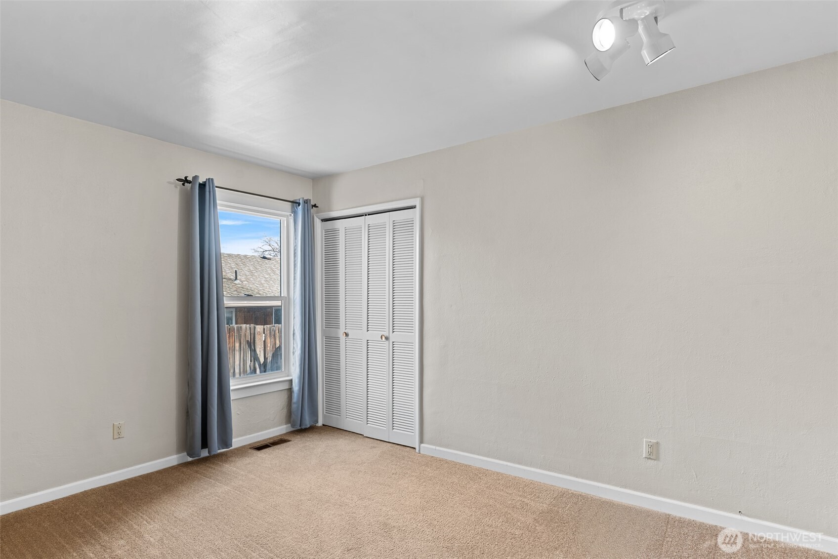 1000 N Western Avenue , Wenatchee, WA 98801