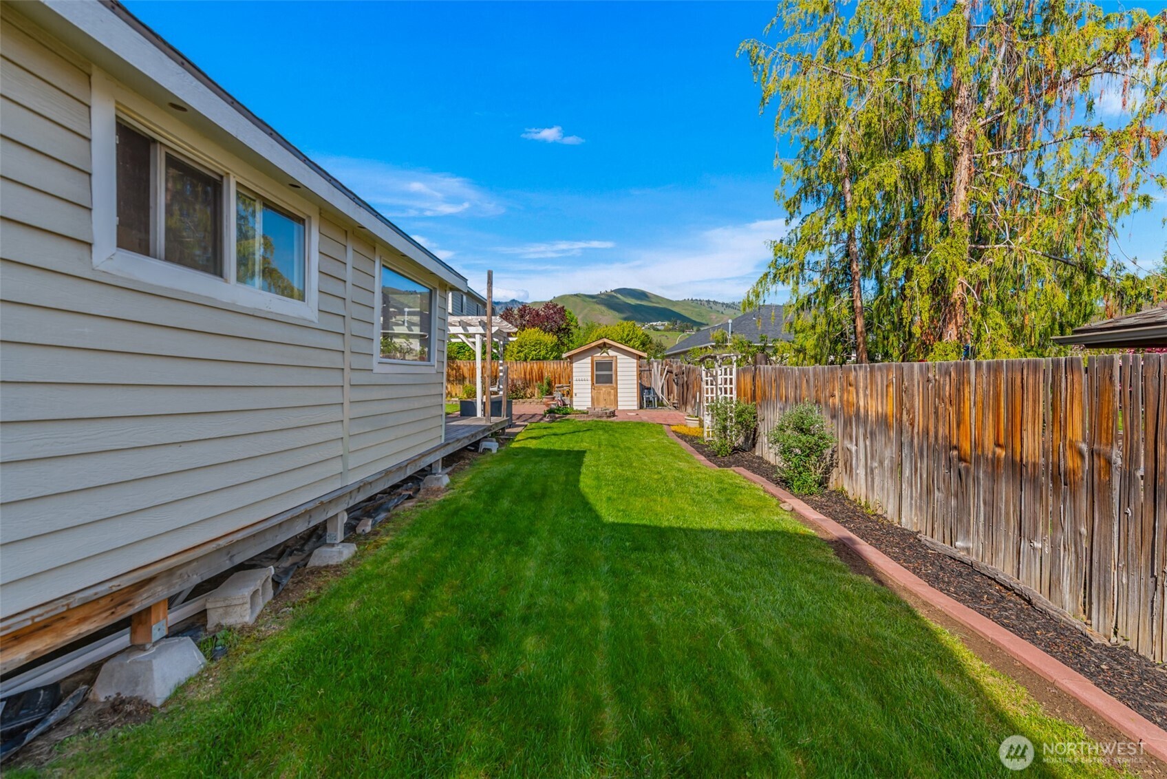 1000 N Western Avenue , Wenatchee, WA 98801